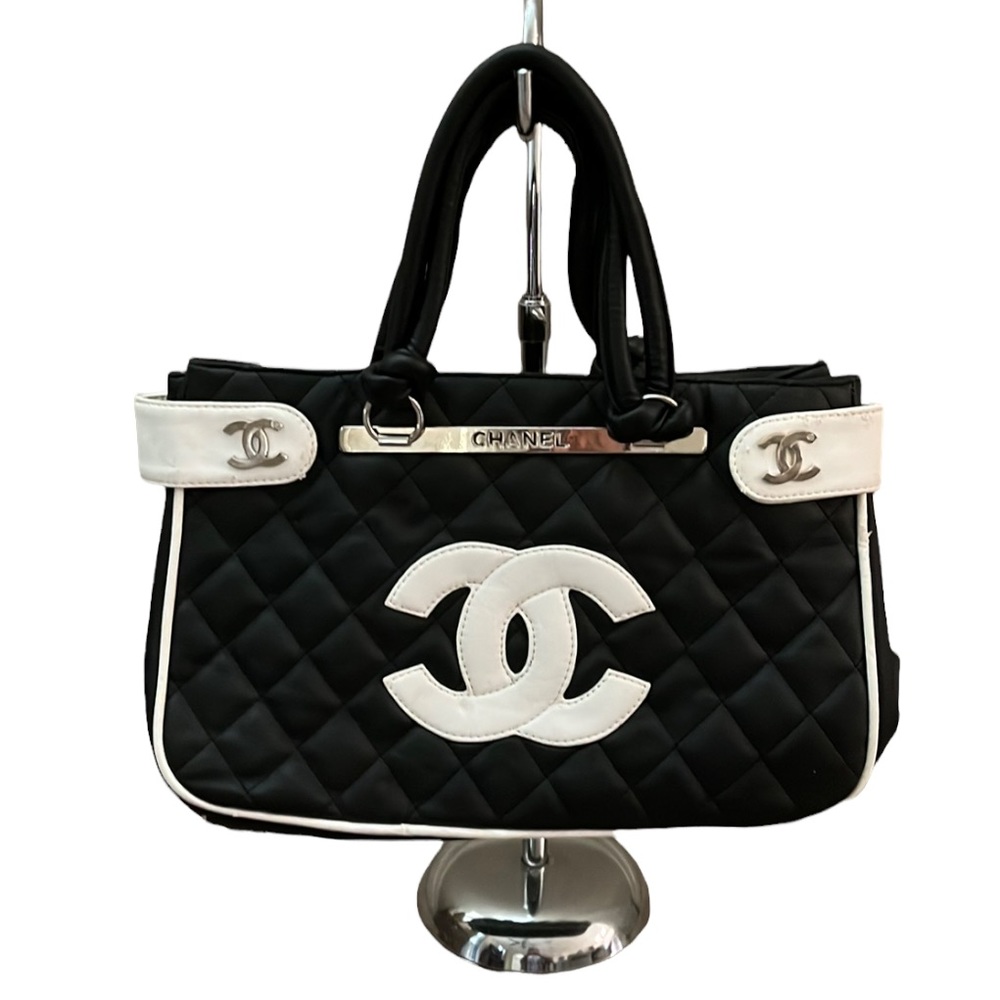 Chanel black & white quilted handbag